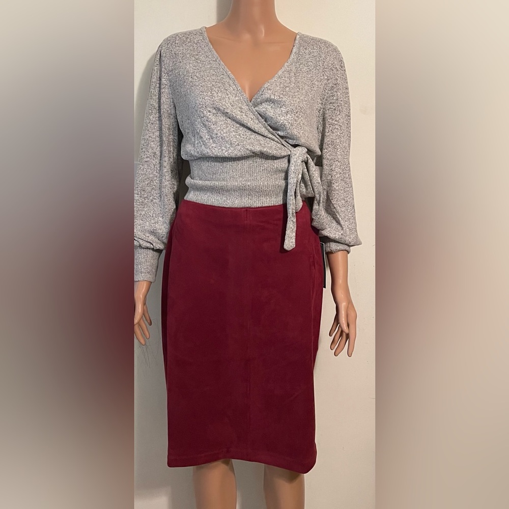 New York clothing company S burgundy skirt